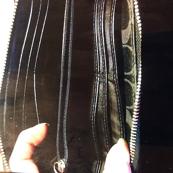 VGUC. Coach expandable black wallet - Picture 6 of 6